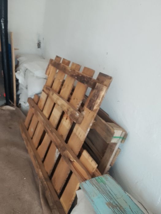 Дрова и мебель для дачи и гараж