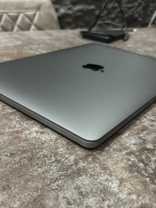 Macbook Pro 13 TouchBar, 4 USB ports