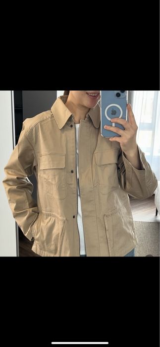 Новый ветровка,легкий красивый ,с этикетом