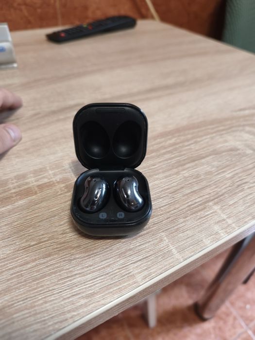 Samsung Galaxy buds live