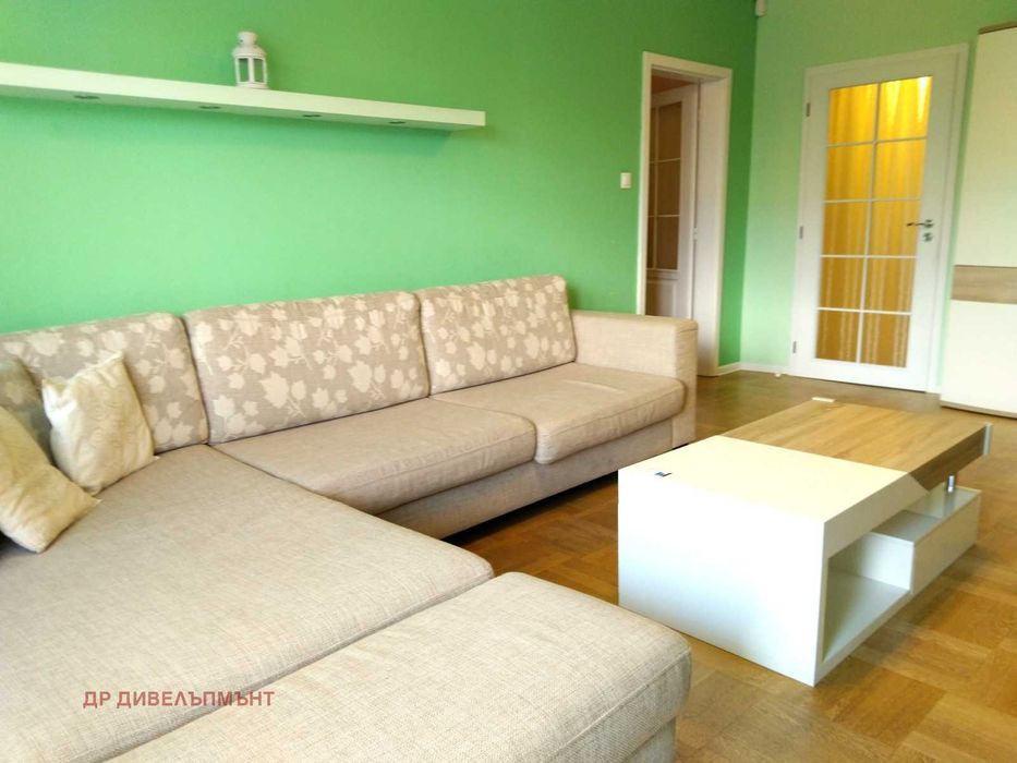 Отличен вътрешен тристаен до Метрото и парка в Младост 2