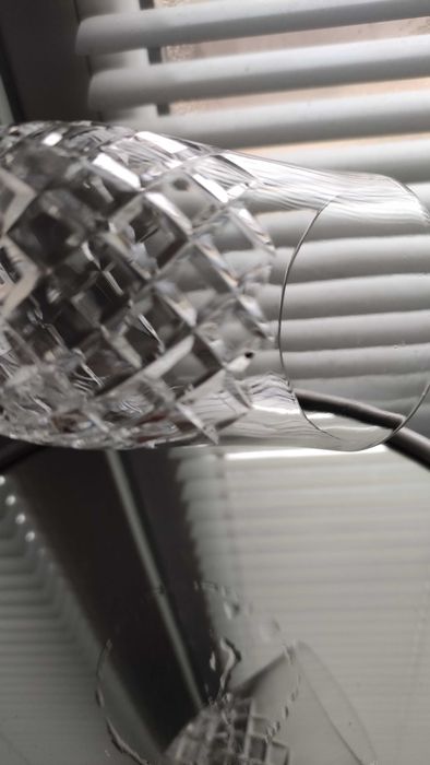 5 бр.масивни кристални чаши за вино с красива  ръчна гравюра