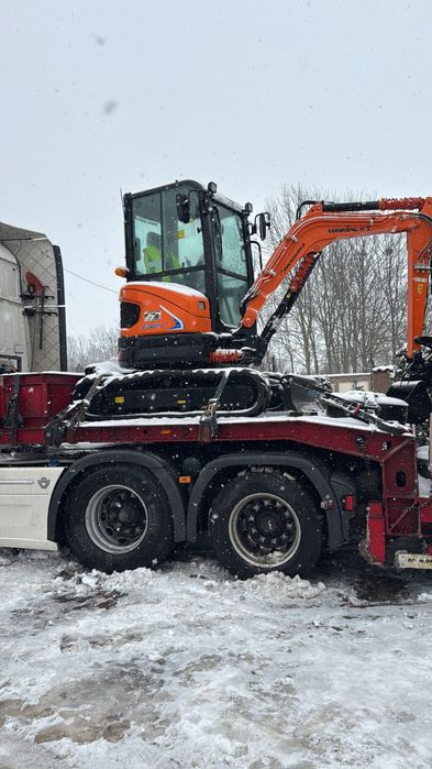 Mini excavator de închiriat