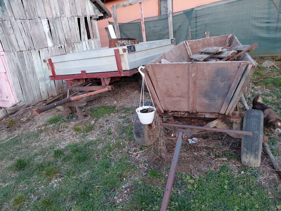 Vând cauciuc tractor una pereche pe30. Și una pe 20
