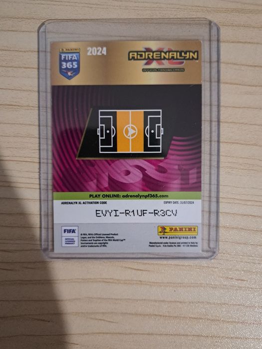 cartonas fifa  cu semnatura lui Pedri de pa Barcelona