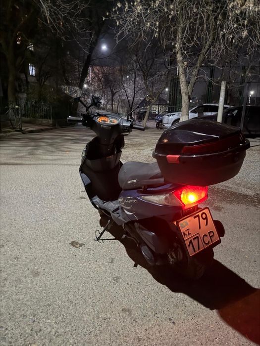 Продам мопед скутер м8 на учете