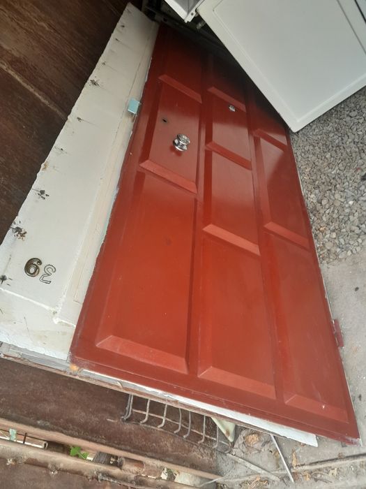 Железный дверь дверь