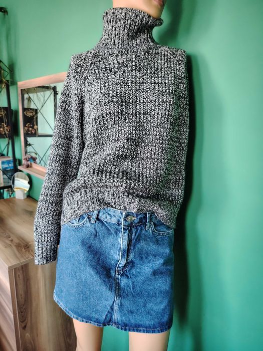 Пуловери размер S и М на цени 10- 15лв.