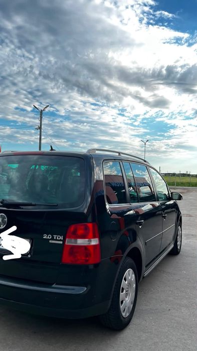 Vând  Volkswagen Touran
