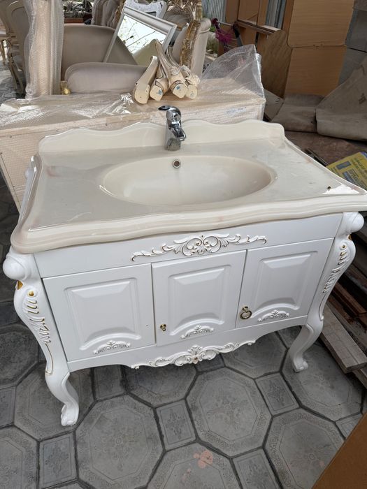 Раковина с зеркалом