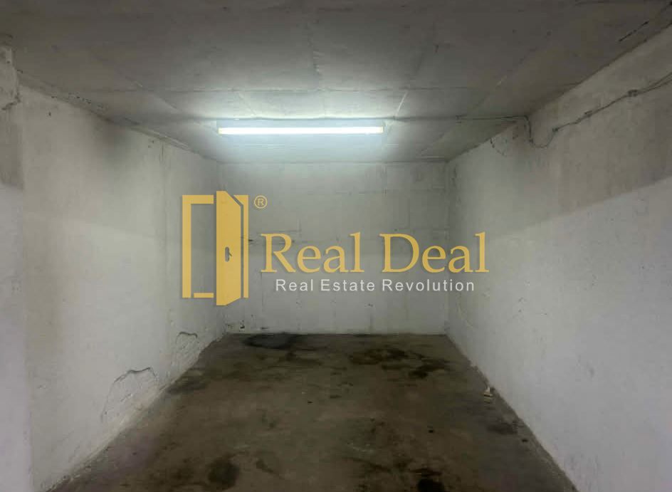 Гараж в София-Овча Купел площ 18 цена 33900