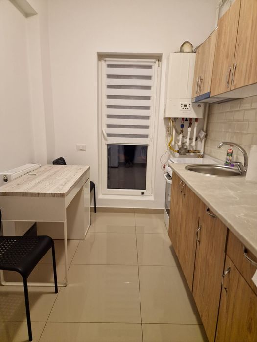 Închiriez garsoniera cu loc de parcare