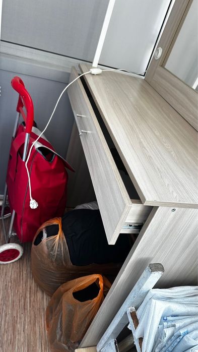 Продам стол визажись с зеркалом