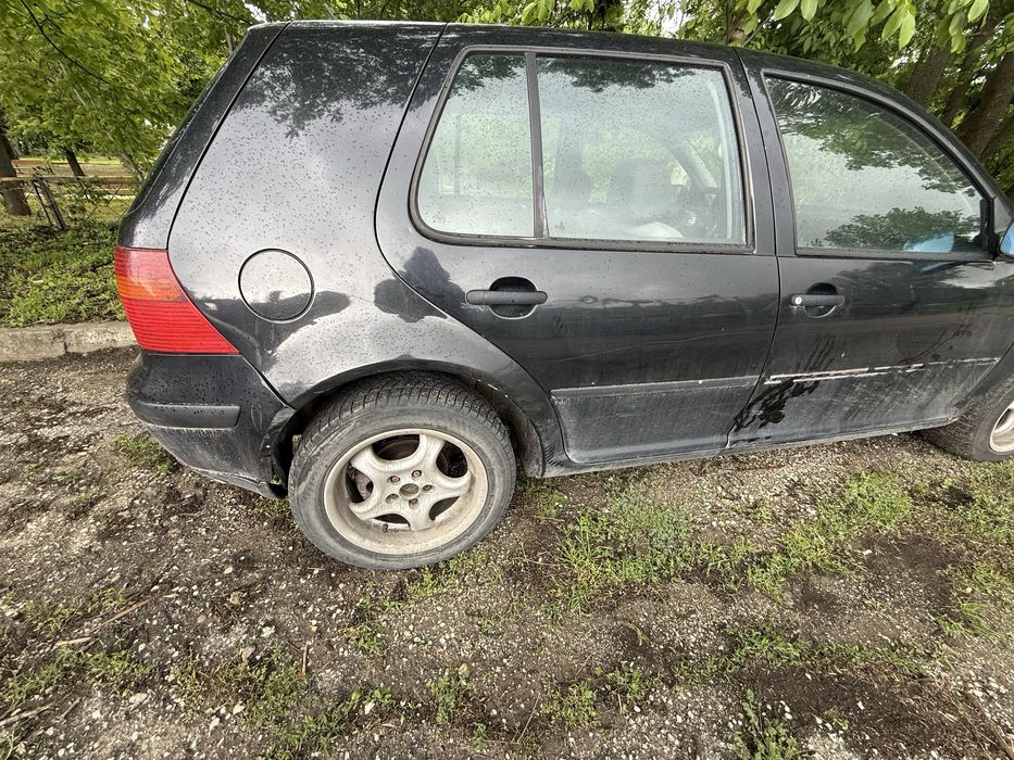 VW Golf 4 2.0 газ бензин бракуван може и на части