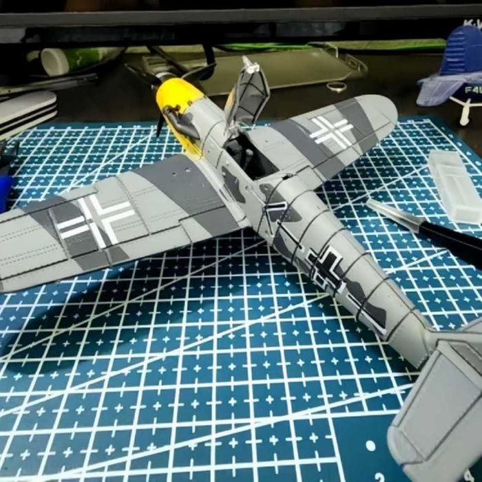 Macheta avion BF-109 scara 1:48 22cm gri /verde/blue camuflaj