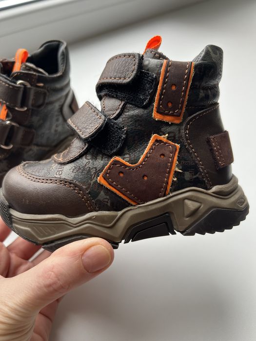 Продам детскую зимнюю обувь