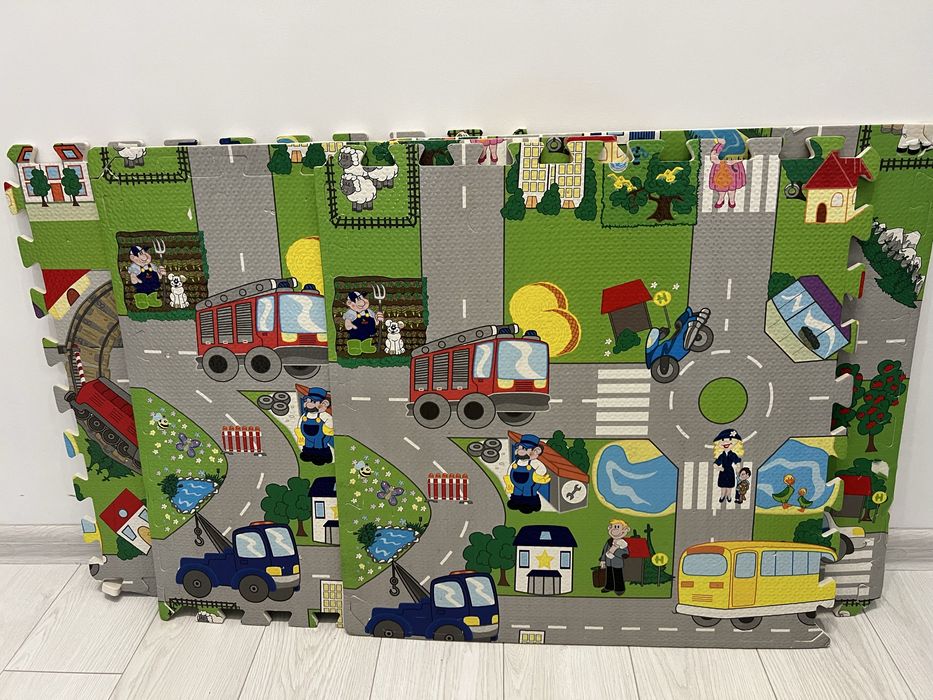 Детска етажерка за играчки+ пъзел килим