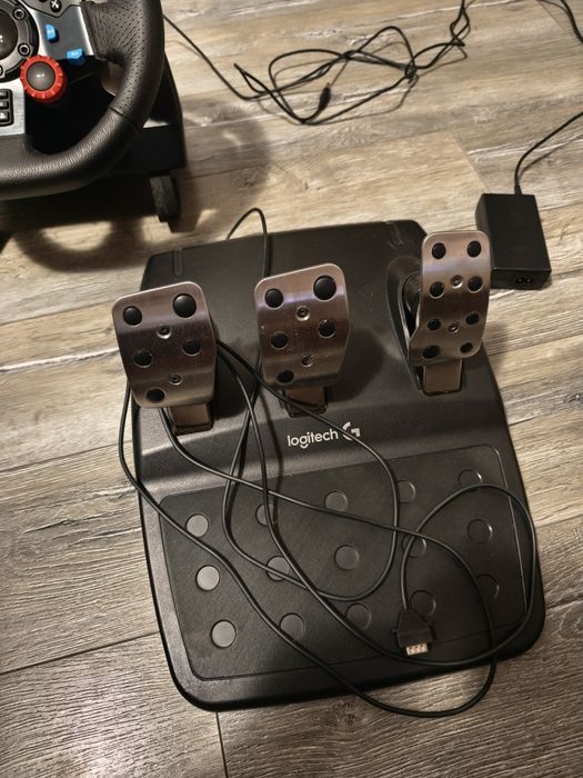 Volan cu pedalier Logitech G29