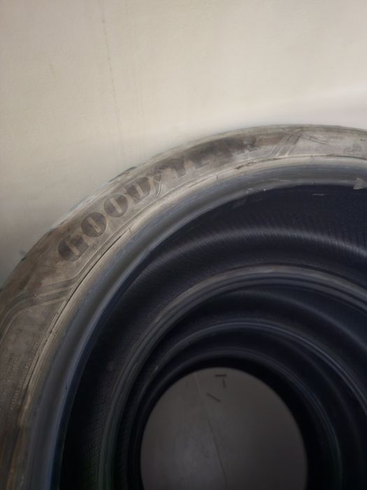 Продам шины летние Goodyear eagle f1