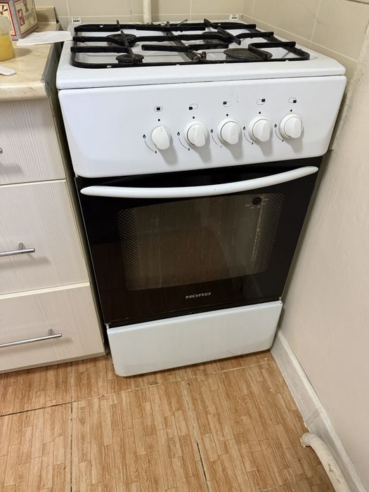 Продам газовую плиту