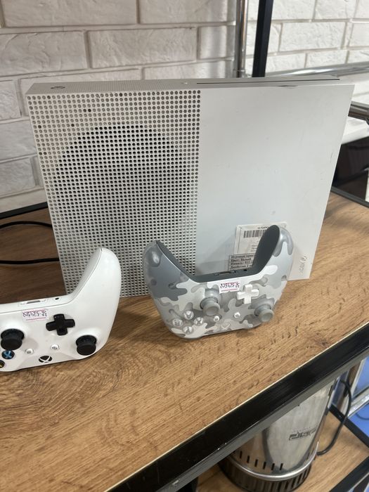 Xbox One S  512Гб 2джоистик