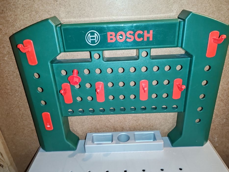 Детска работилница , Bosch  без инструменти  , много запазена .