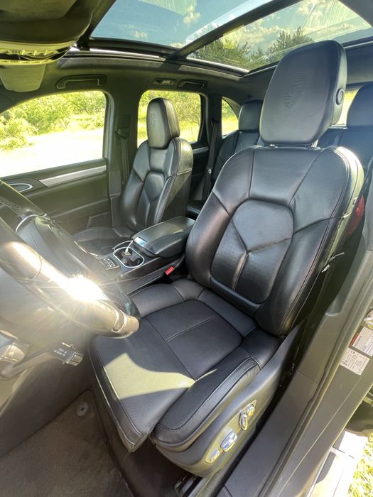 Porsche Cayenne Turbo 2012-4.8 V8 550 Cai