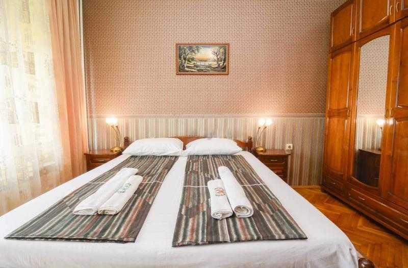 Дава се под наем Двустаен апартамент в Бургас, Лазур - 75 кв.м за 765 € - Снимка #4