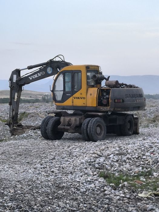 Excavator sotiladi