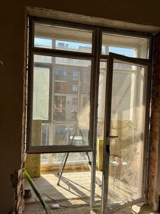 Продаётся оконно -дверной блок