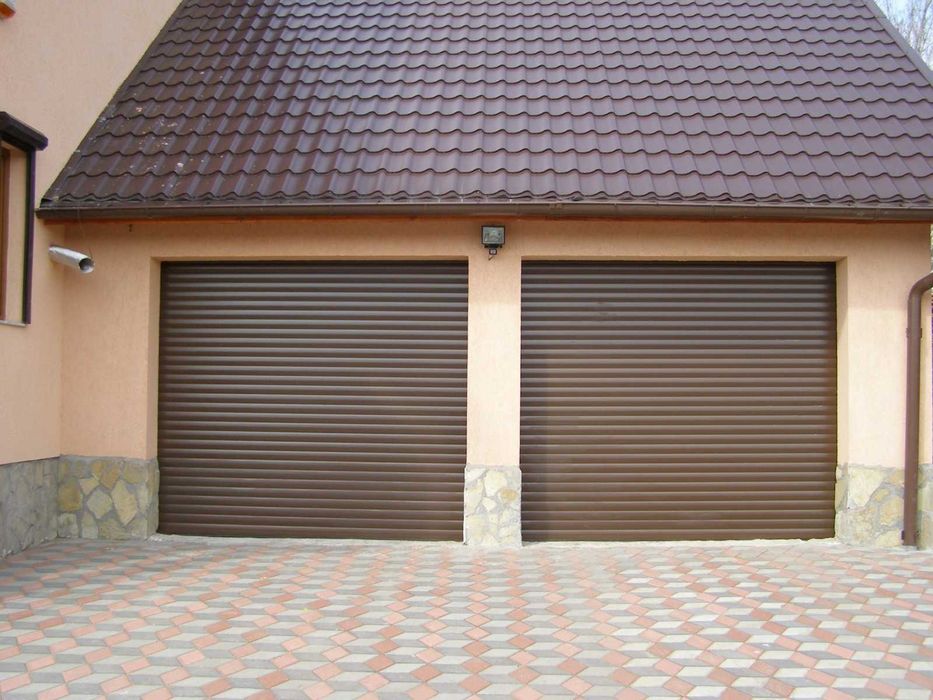 Rulouri exterioare / Usi de garaj  / Folie PVC transparenta