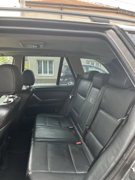BMW X5 колата е в много добро  състояние за годините си