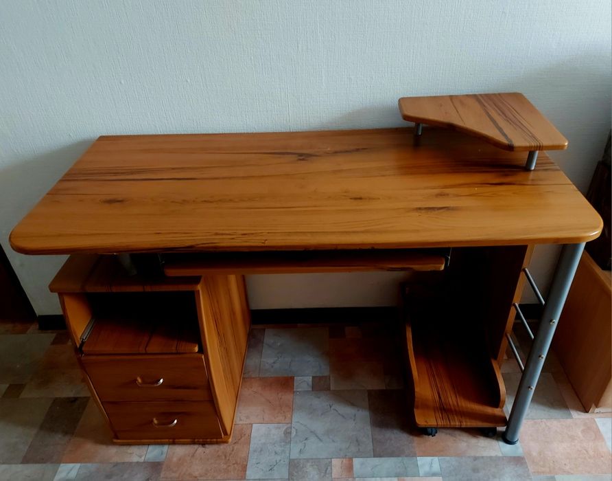 Продам стол письменный
