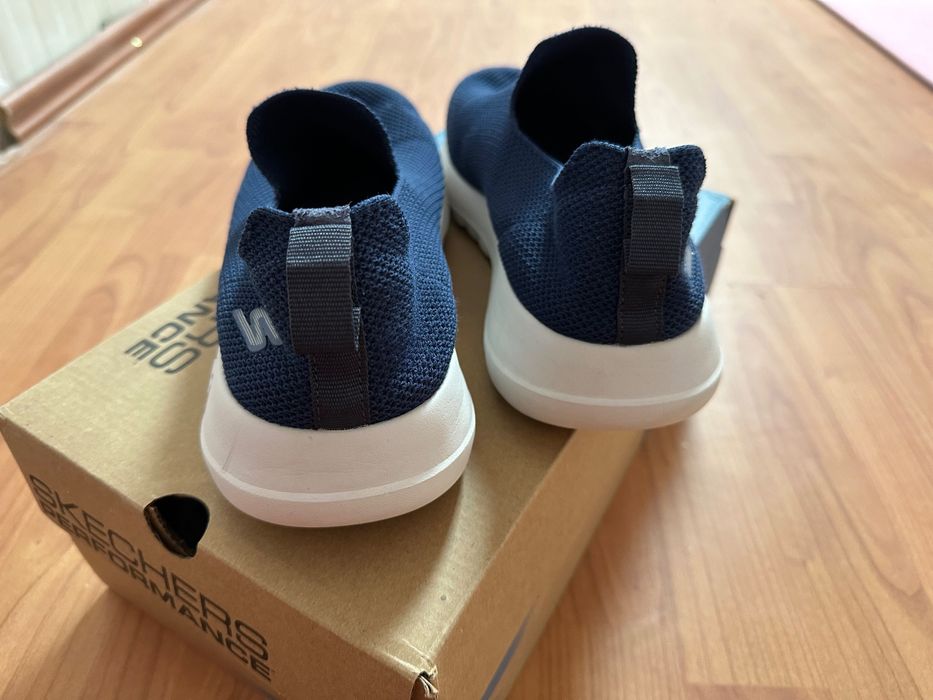 Vând pantofi sport Skechers