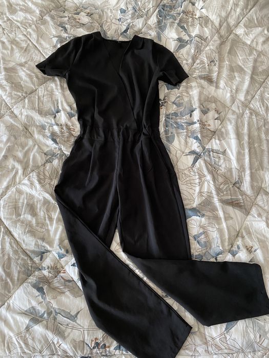 Официален дамски черен гащеризон с къс ръкав