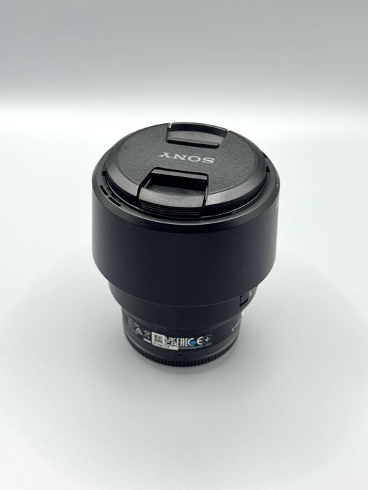 Продается объектив Sony FE 85mm f/1.8