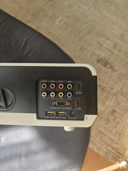 Проектор с экраном 2500 на 2500