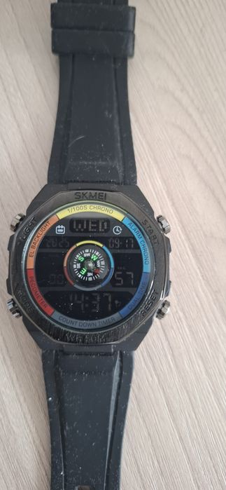 Часы электронные..