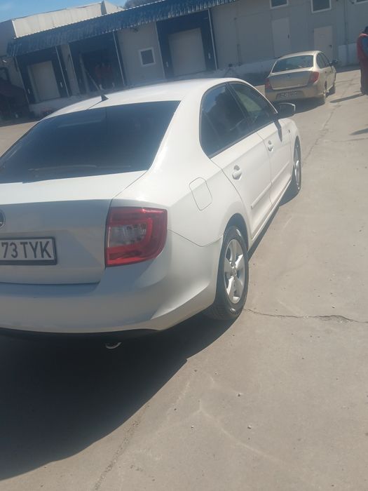 Vând skoda  rapid 1.6.D an 2014.