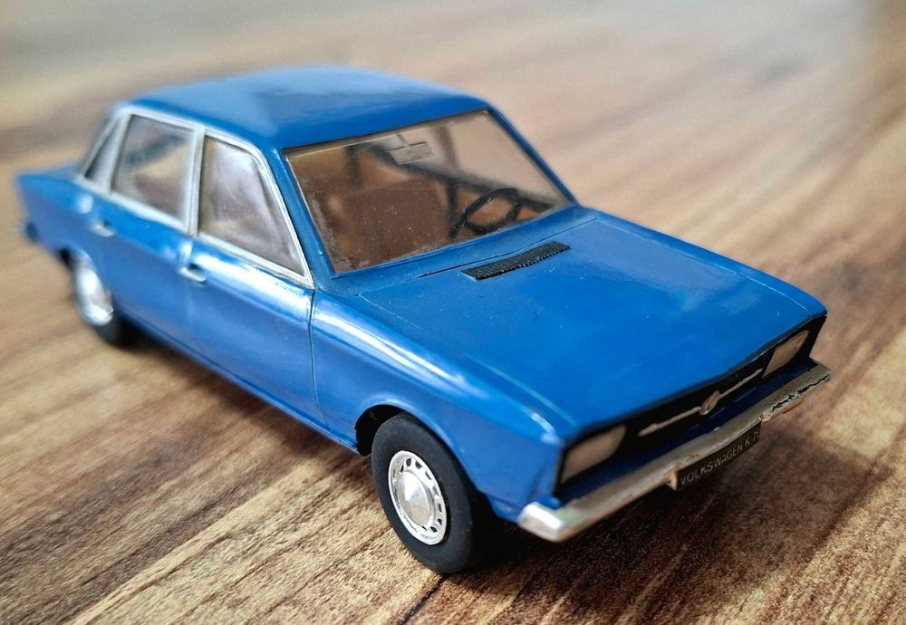 продавам метални и пластмасови модели на автомобили мащаб 1:43