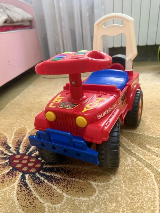 Продам машинку каталку для малышей