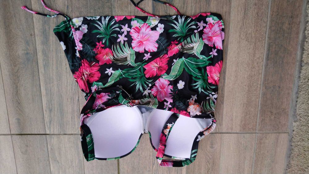 Top maieu costum de baie 2XL nou doar probat