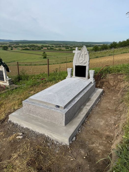 Monumente funerare si imprejmuiri