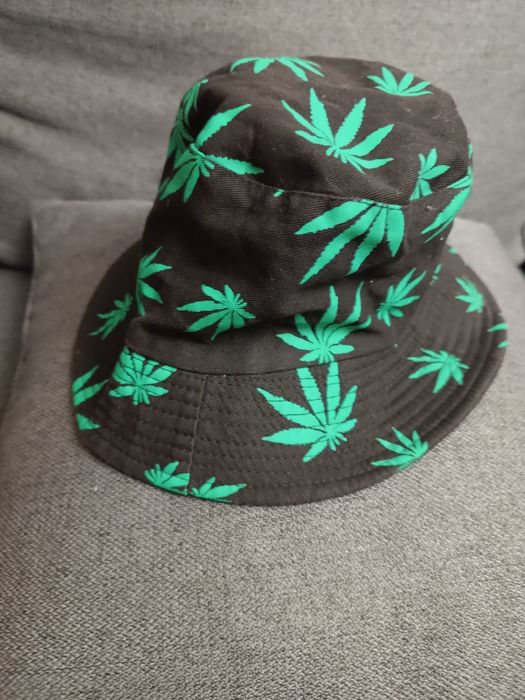 Мега топ модерна шапка