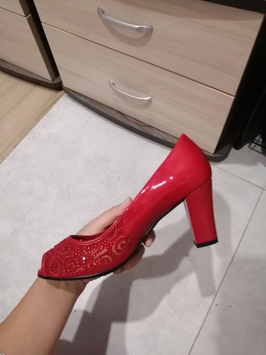 Продам женские туфли