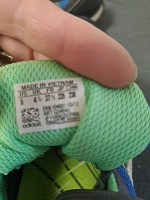 Adidasi adidas  marimea 37 1/3u de iarna