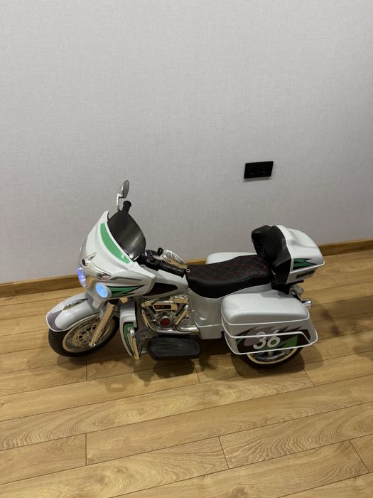 Продам детскую машинку