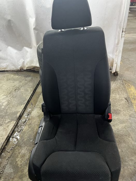 Передние кресла Фольсваген Пассат В6