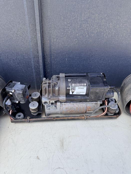 Compresor perne BMW Seria 5 F11 F01 F07 perna stanga /dreapta f11