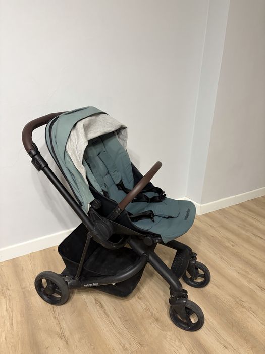 Продаём оригинальную коляску Easywalker Charley в мятном цвете